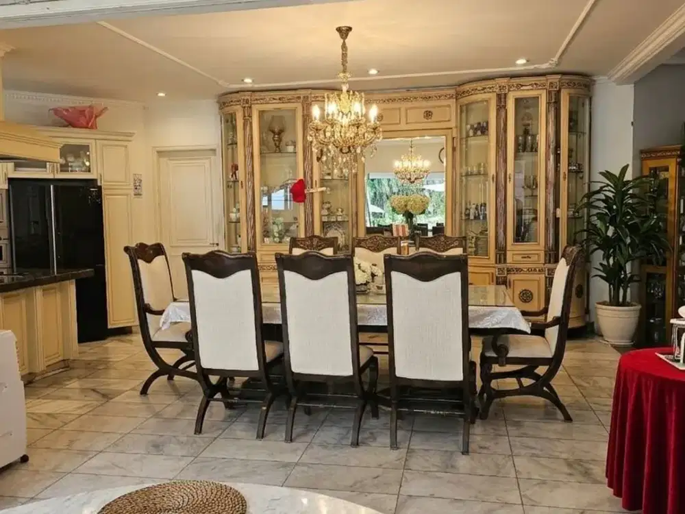 Dijual Rumah Klasik 2 Lantai