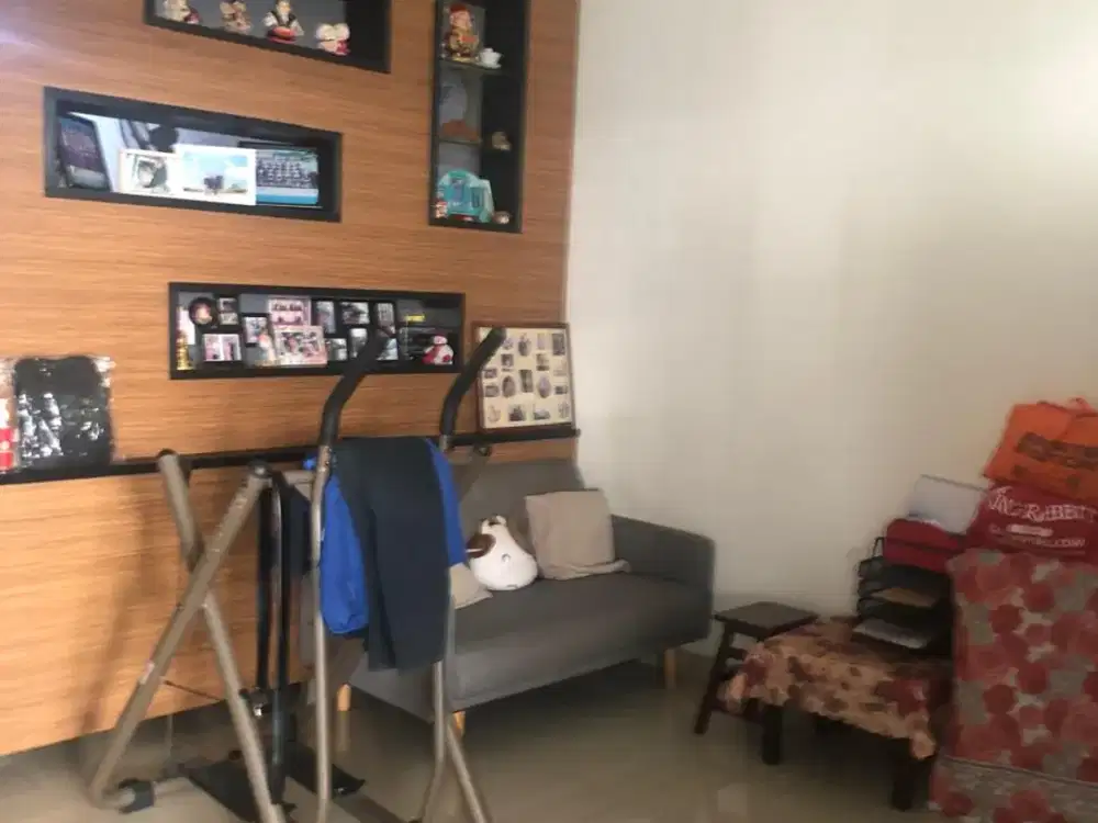 Rumah Cantik 2,5 Lantai Full Furnish di Casa Jardin Cluster Gladiola Daan Mogot Jakarta Barat