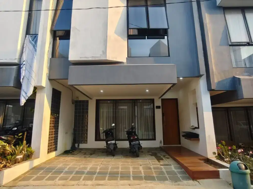 DISEWAKAN RUMAH – TROPICAL TOWN HOUSE JATIWARINGIN, KOTA BEKASI