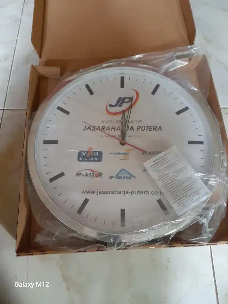 Jam Dinding Besar Baru