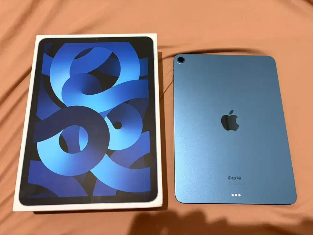 iPad Air 5 M1 64GB — Like New