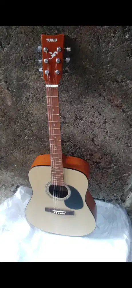 GITAR AKUSTIK YAMAHA F310