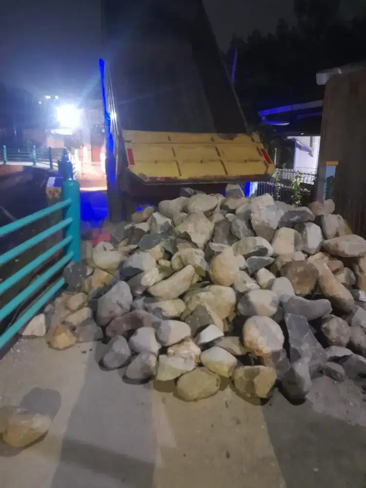 Split abu batu pasir urug limestone batu makadam sirdam
