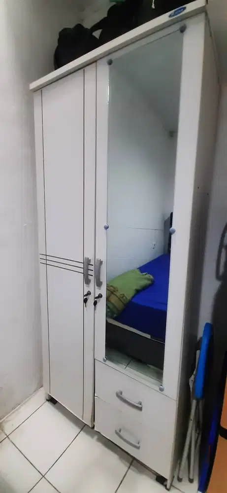 Dijual cepat - pindah rumah - lemari pakaian dua pintu