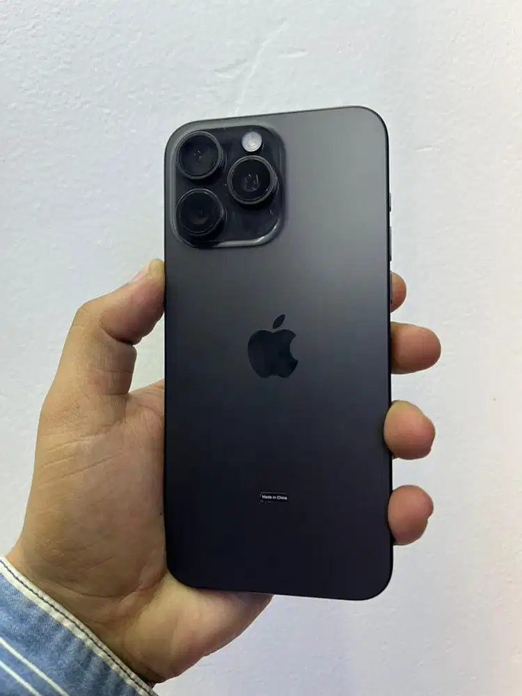 Iphone 15 promax 1 TB Black Titanium