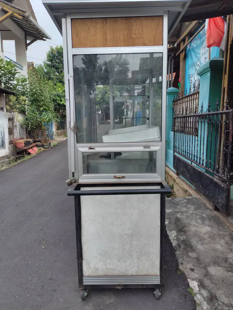 Gerobak /etalase buat jual makanan...