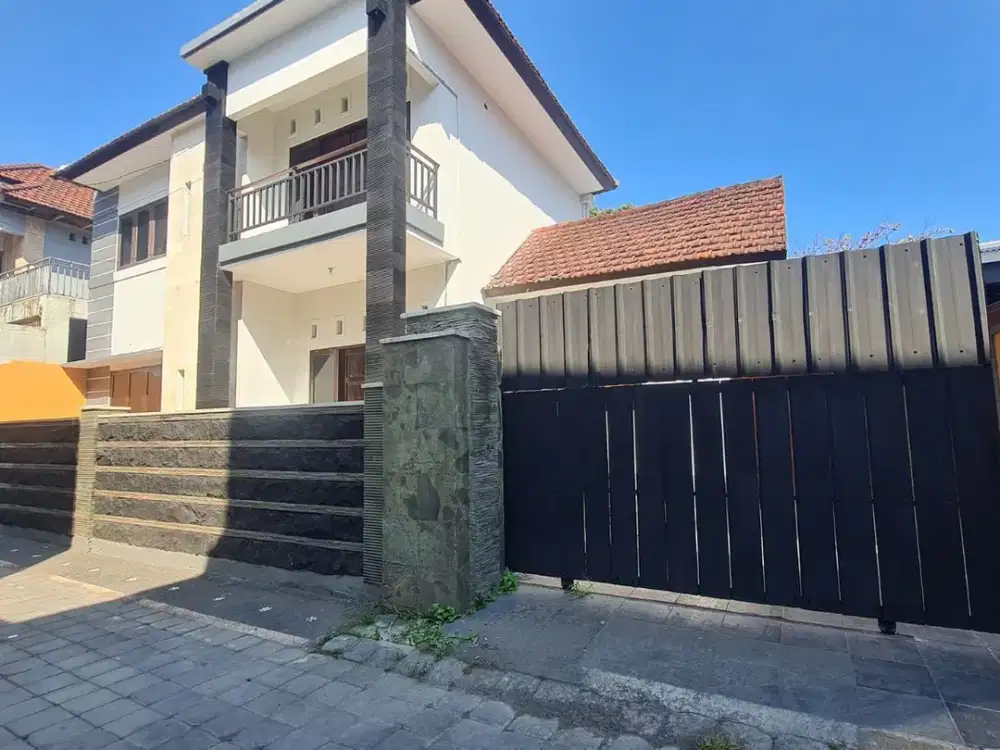 RUMAH BAGUS DAN STRATEGIS DIJUAL DI HAYAM WURUK, RENON, DENPASAR
