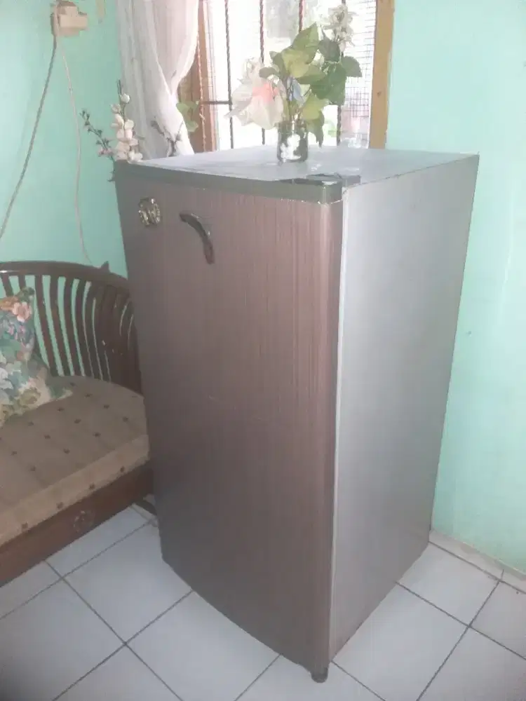 Kulkas 1 pntu sgt normal dngin lengkap free ongkir allamove dkt
