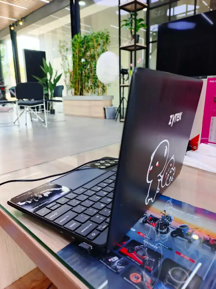 Laptop Zyrex Sky 232 mini Like New