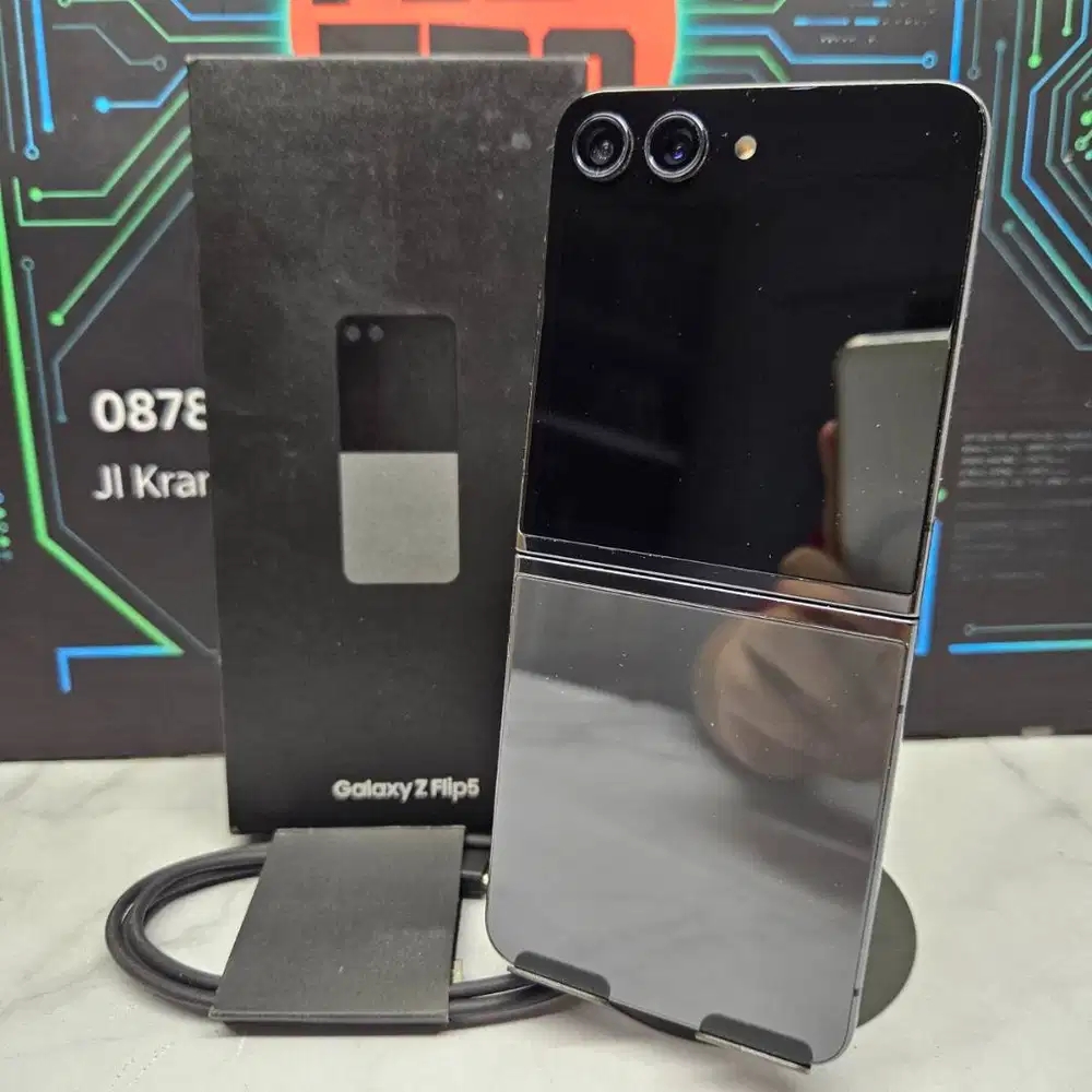 Samsung Galaxy Z Flip 5 8/256GB Graphite Fullset SEIN Resmi No Minus