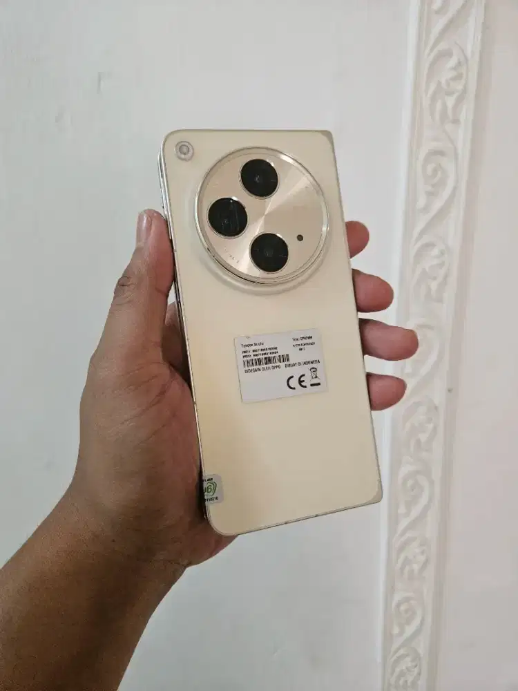 OPPO FIND N3 FOLD RAM 16/512GB

MULUSS