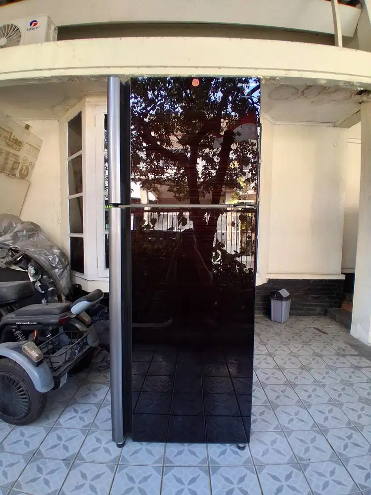 Kulkas Sharp  2 pintu SJ-IP471NLV-BK