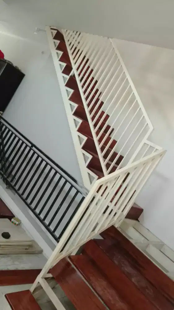 mengerjakan segala macam besi pager kanopi teralis pintu tangga dll