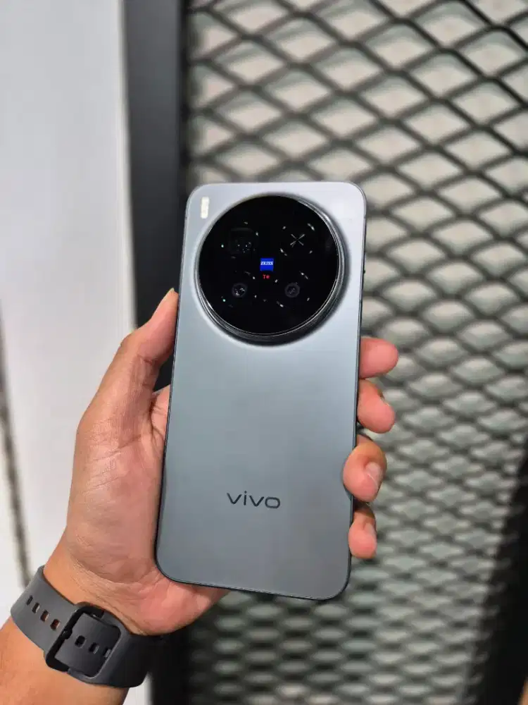 JUAL CEPAT ‼️
VIVO X300 PRO 16/512 GB , LIKE NEW