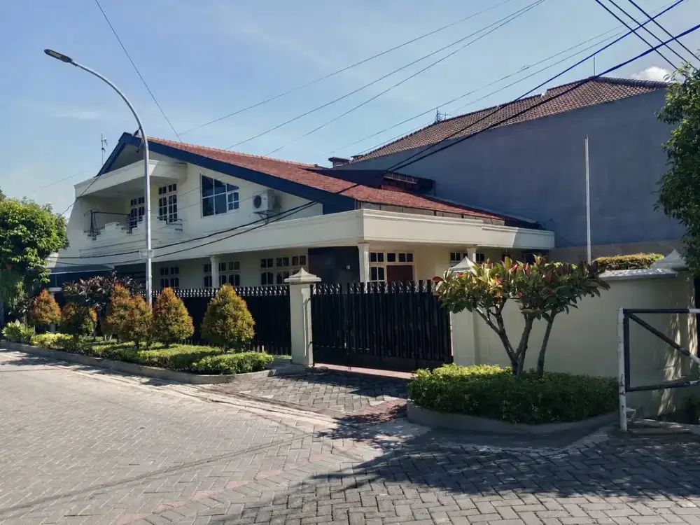 Jual Rumah Asri Ketintang Baru  Strategis, Hook, Furnished