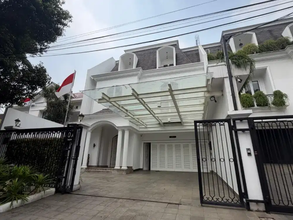 Rumah di jl tirtayasa. Kebayoran Baru. Jakarta Selatan