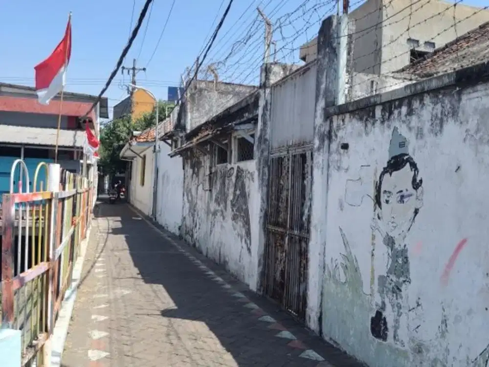 Dijual RUMAH LAMA daerah SIMOKERTO