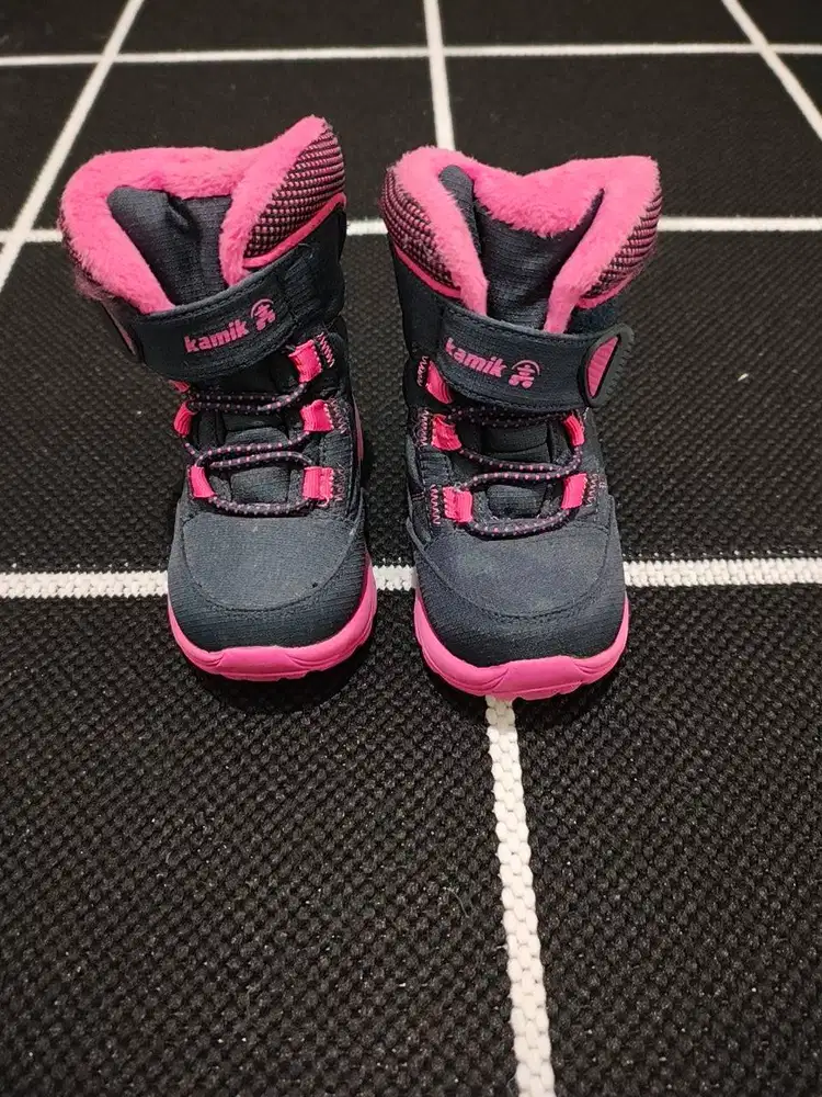 Preloved Sepatu Boots Anak Warna Pink