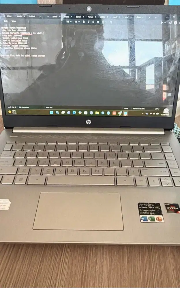 LAPTOP HP 14s FQ0576AU Ryzen 3 / 8GB / SSD 512GB / 14 FHD IPS - Mulus