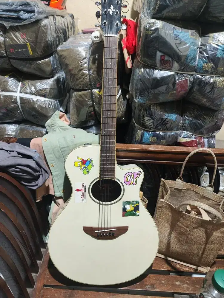 Gitar Yamaha APX 600 - Putih