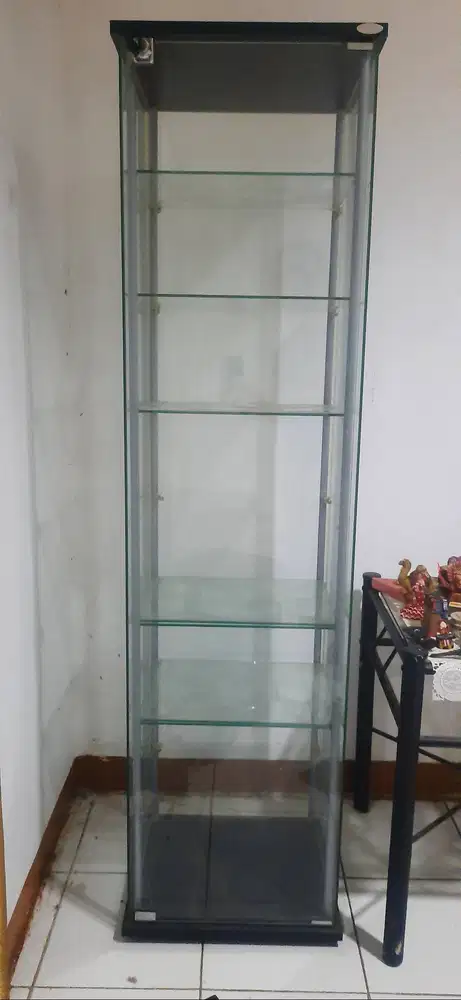 Dijual cepat - pindah rumah - Lemari hias pajangan full kaca minimalis