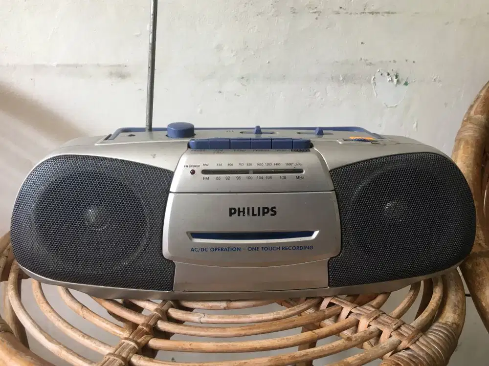 Radio Tape Philips AQ5120 Vintage FM MW Boombox Silver