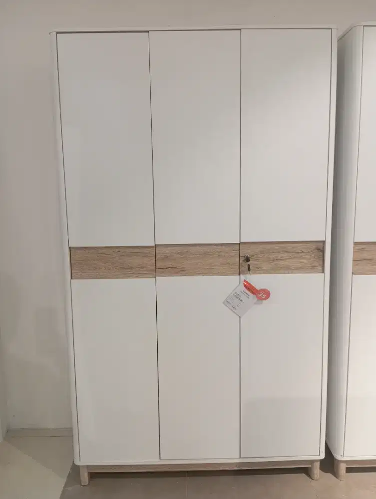 Lemari pakaian 3 pintu Theodor