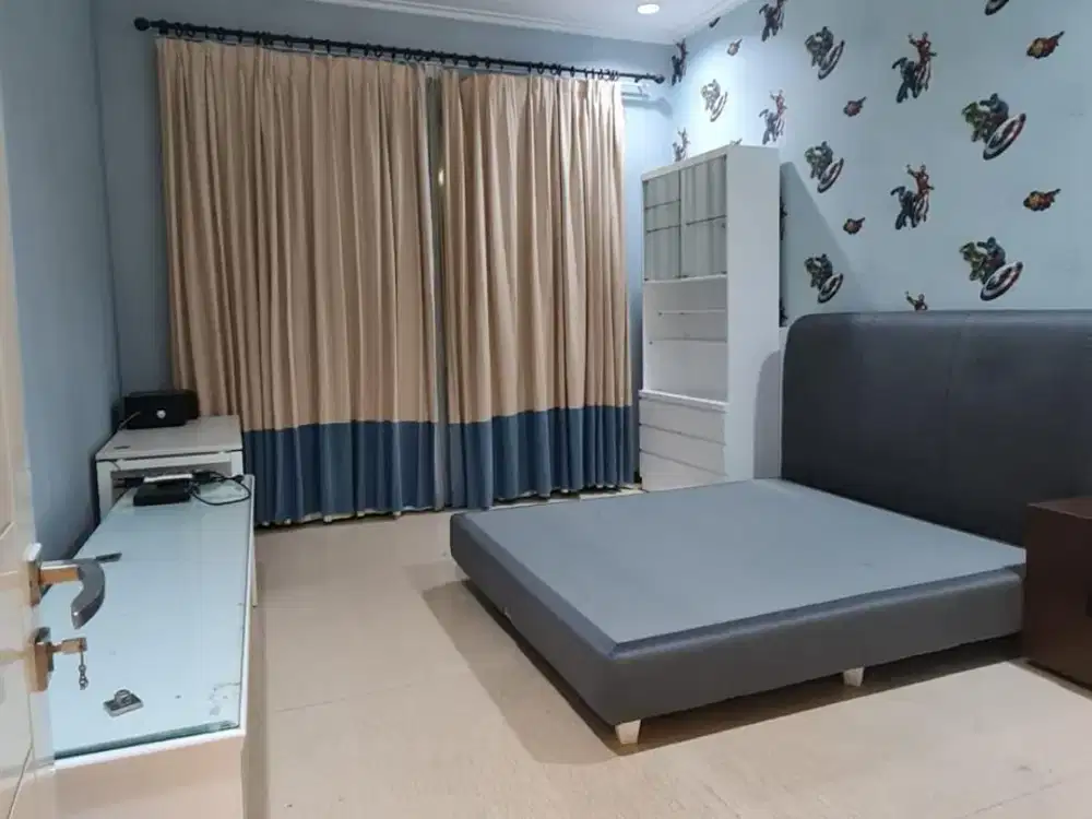 AUD.A070 Rumah Mewah Graha Family, Surabaya Strategis di Cluster Favorite