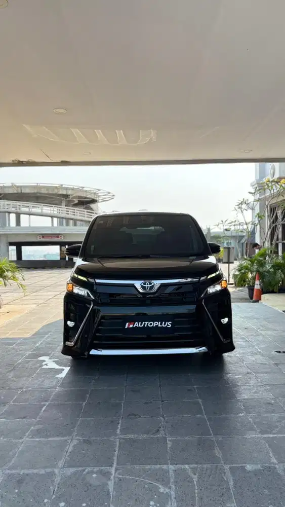 Km 40rb Toyota Voxy 2.0 A/T 2018