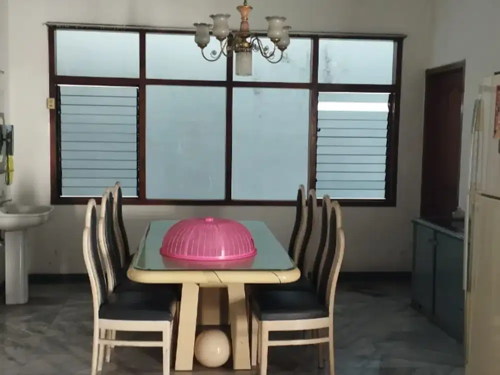 AUD.A065 Classy House di Dharmahusada, Surabaya Lokasi Premium, Siap Huni