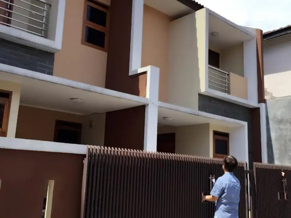 Dijual rumah 2 lantai di sayap Buah Batu