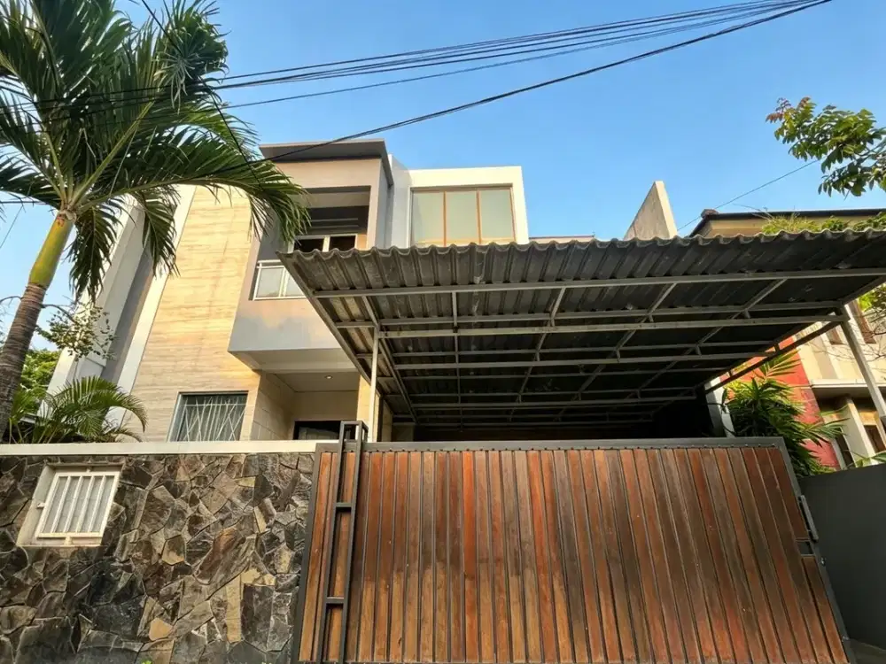 Di jual rumah 3 lantai lokasi bagus Startegis siap huni di Bintaro