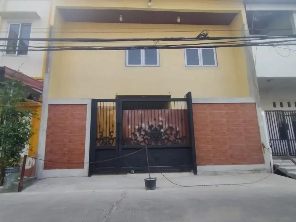 DIJUAL Rumah Hoek 3 Lantai dengan 10 Lantai yang Luas dan Nyaman serta Strategis di Sunter Agung, Jakarta Utara