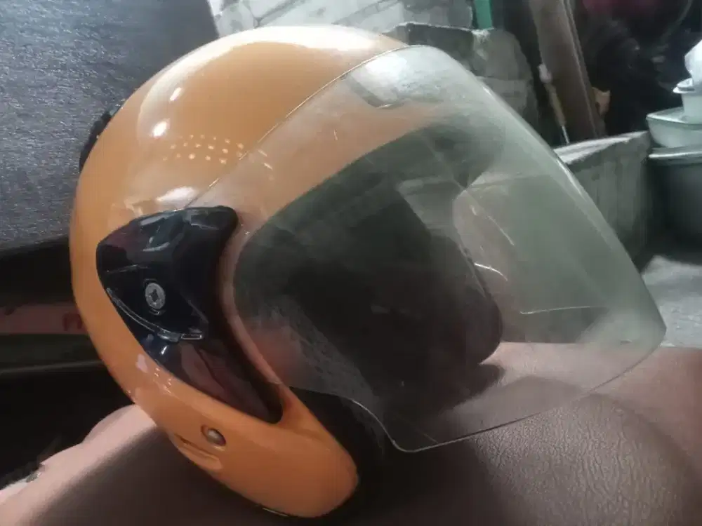 Helm bekas pemakaian