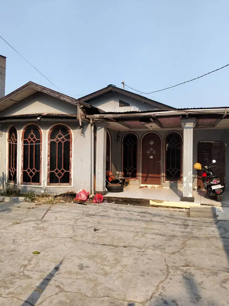 Dijual Cepat 2 Buah Rumah Posisi Strategis Di pinggir Jalan