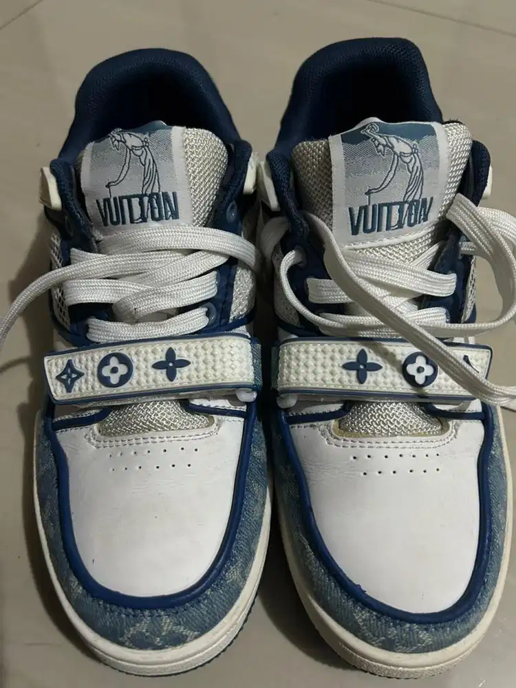 Sepatu Sneaker Biru LV