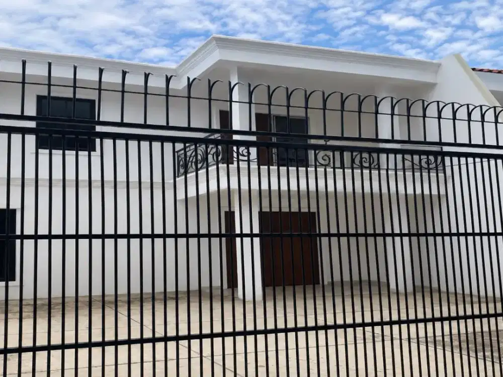 Rumah 2 Lantai Plus Basement di Jambore Harjamukti Depok