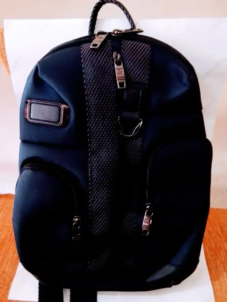 Tas selempang merk carteen +