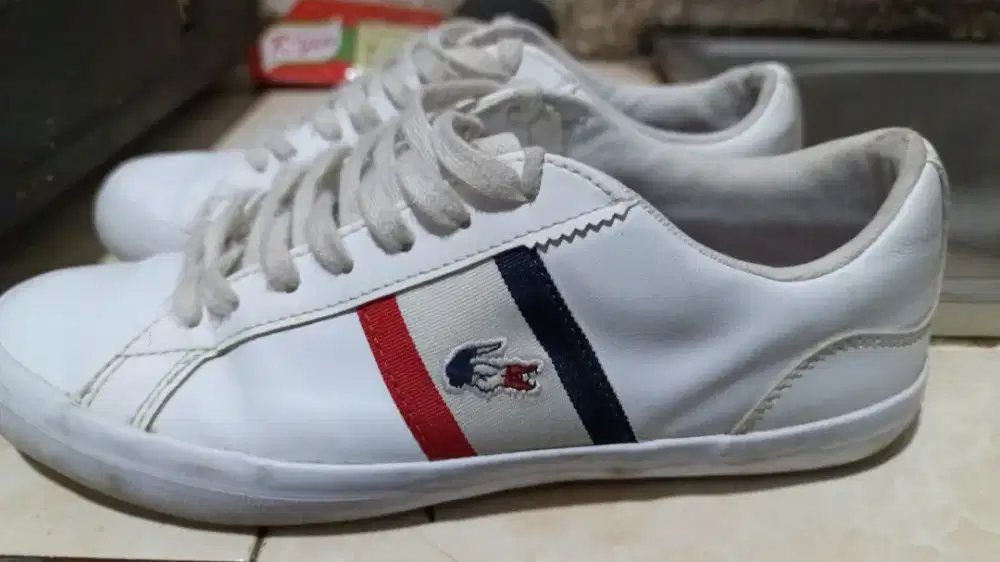 Sepatu Lacoste masih mulus ukuran 39.5 cm barang langka