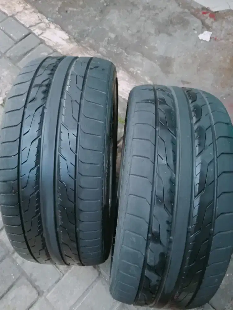 Ban mobil. Merk Toyo DRB  ukuran 19