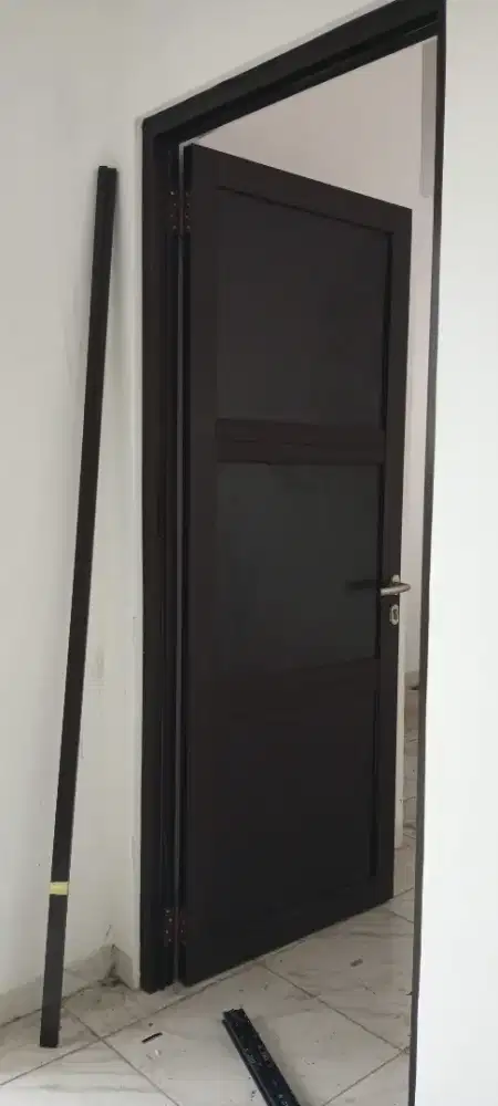 Kusen pintu aluminium