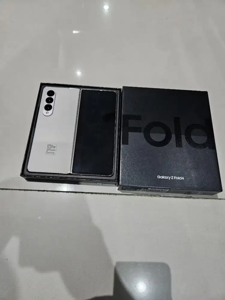 Hp Samsung Z Fold 4. Ram 12/256 Gb  Fullset ori sein.