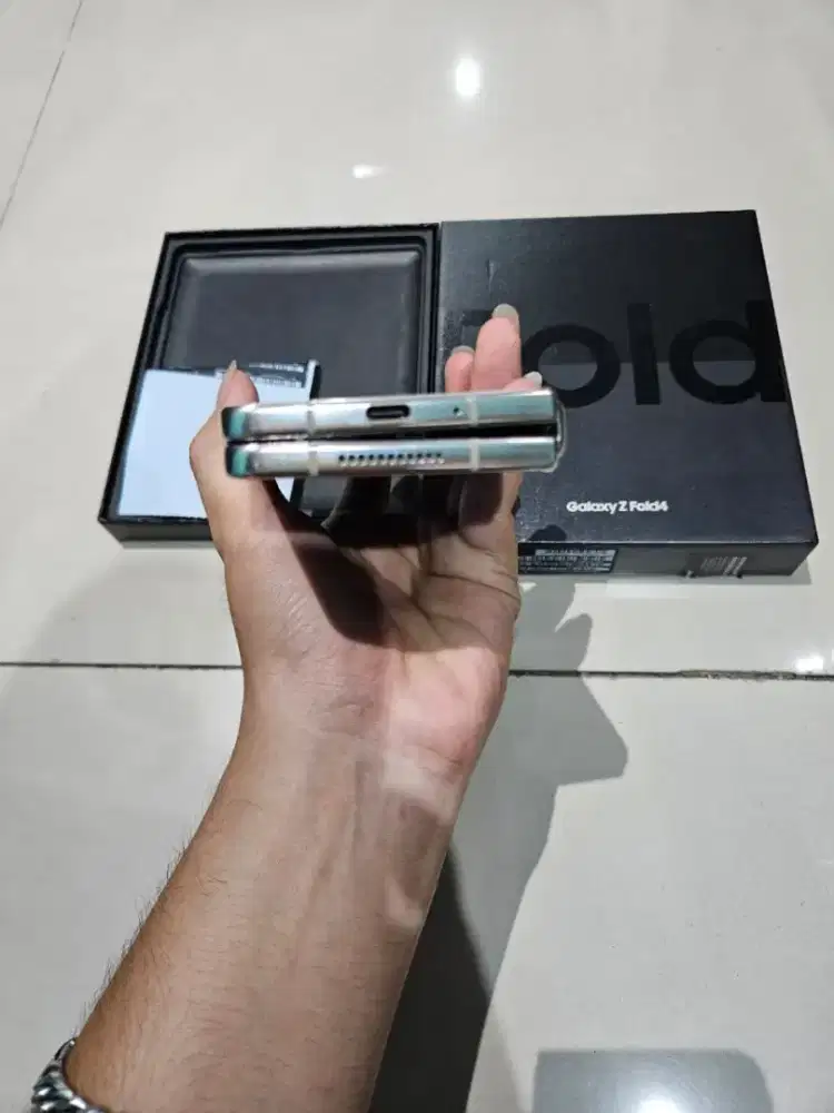 Hp Samsung Z Fold 4. Ram 12/256 Gb  Fullset ori sein.
