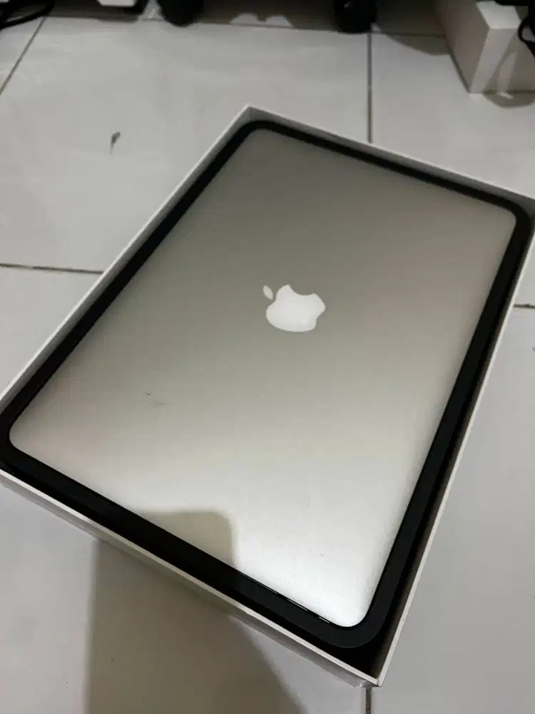 Macbook Air 13 2017 Core i5 SSD 128GB RAM 8GB, like new