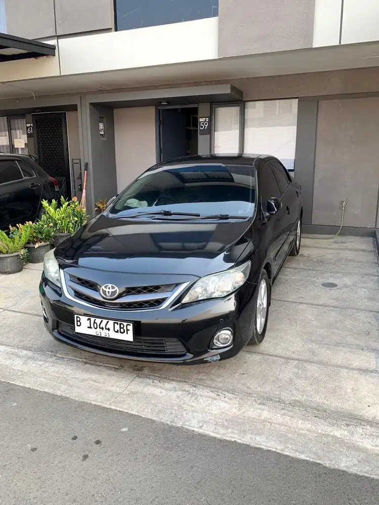 Dijual mobil Altis 2011 type v 2000cc automation