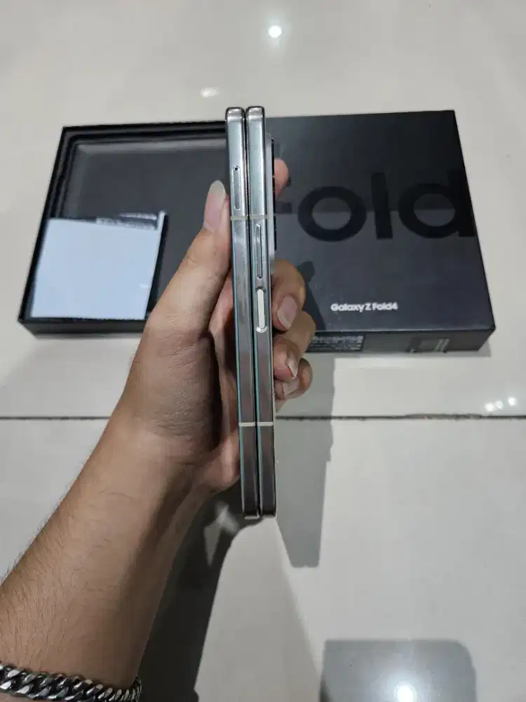 Hp Samsung Z Fold 4. Ram 12/256 Gb  Fullset ori sein.