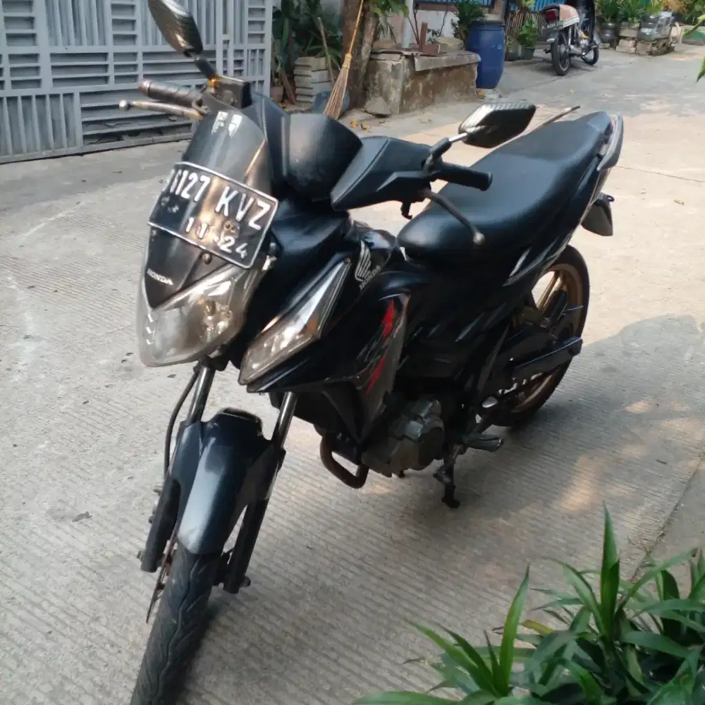 Jual motor honda cs1 tahun 2010 surat lengkap stnk dan bpkb