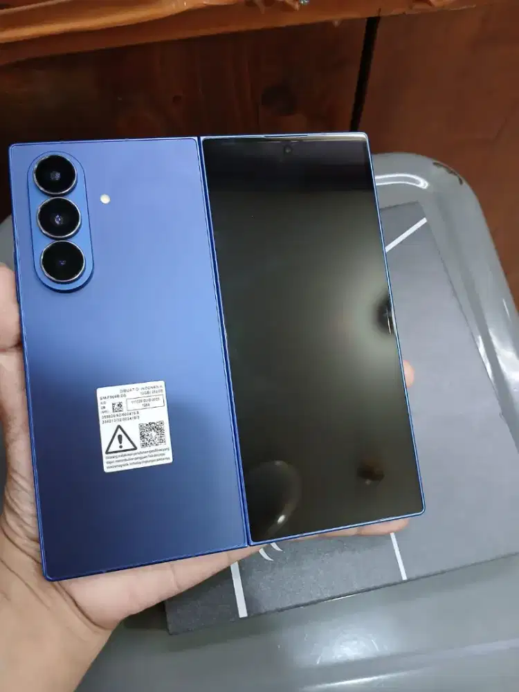 Samsung Z fold 7 blue