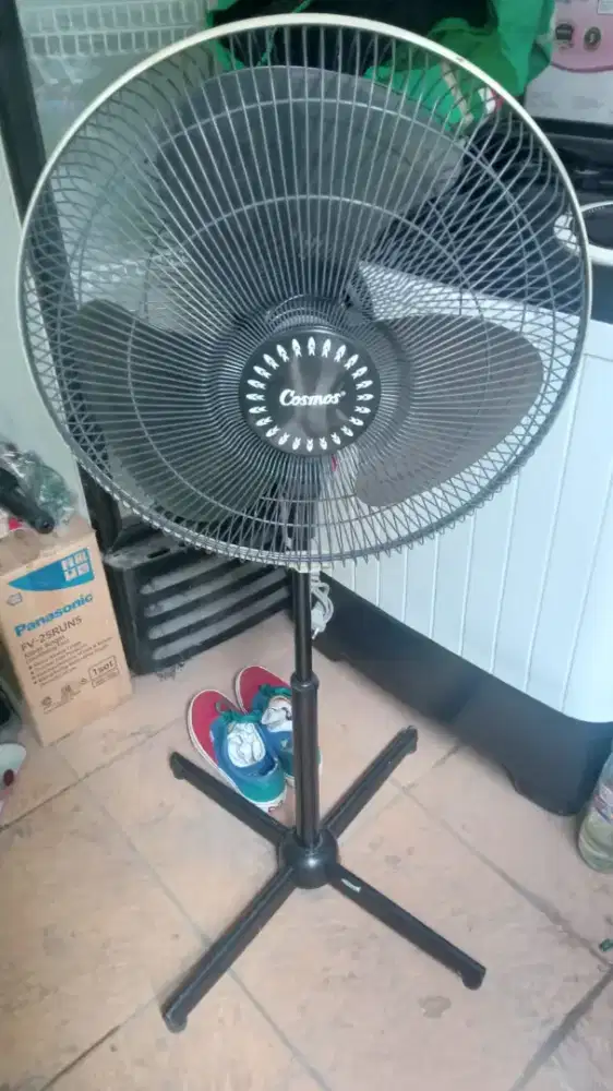 Kipas angin stand fan 16 inch cosmos normal nego tipis