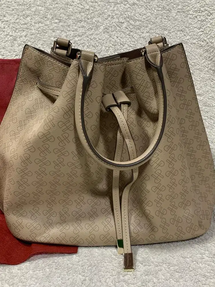 preloved hand/sling bag tas hush puppies kiran satchel M cream